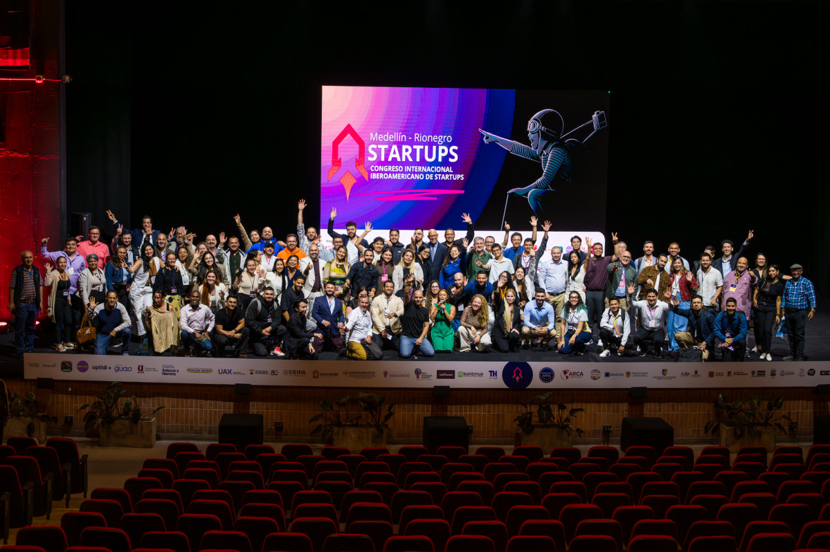 211 AURIOLES.Creative Z618193